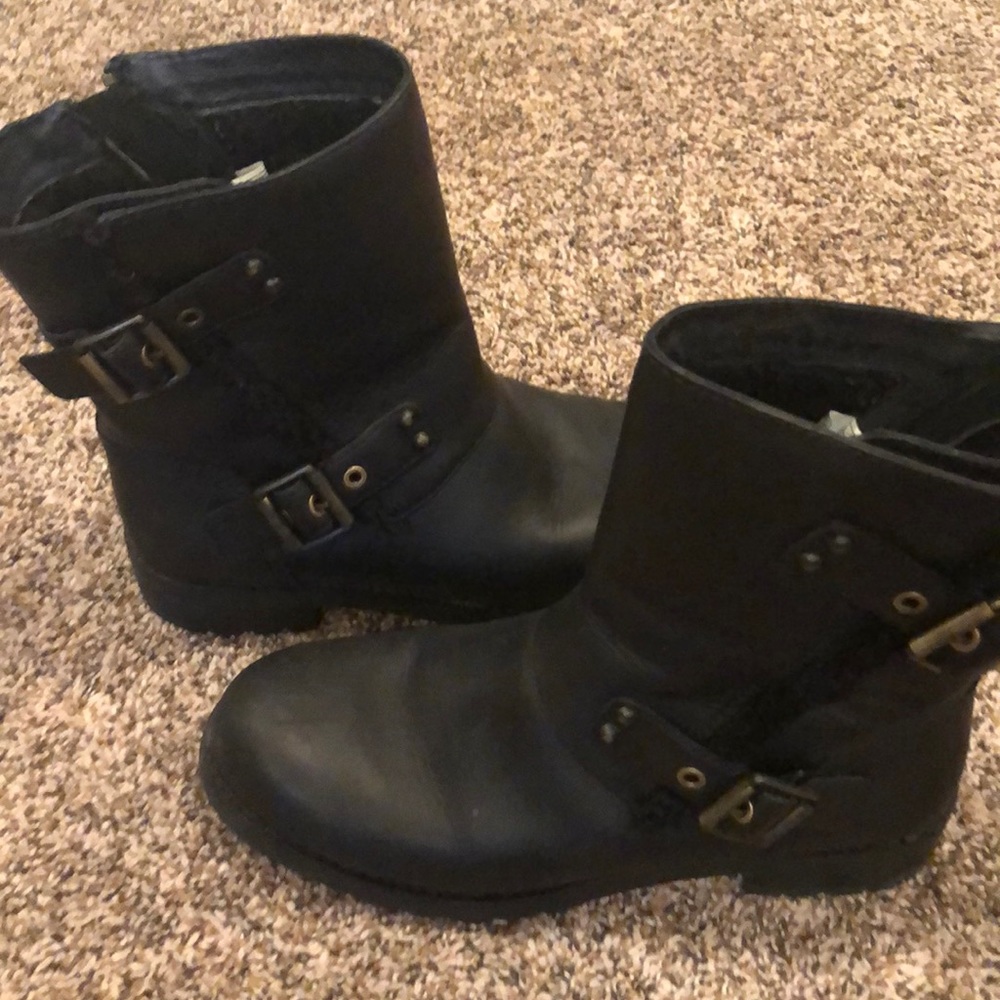 UGG Niels Zippered Boot Size 8.5